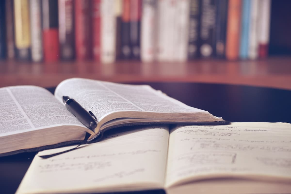 How to train an AI support agent on your knowledge base (the right way)